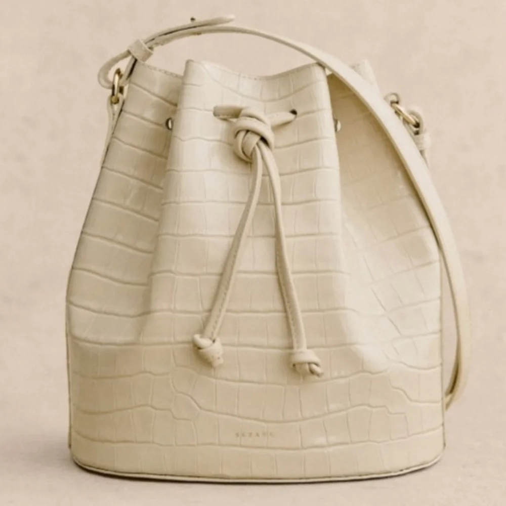 SEZANE FARROW CROSSBODY BUCKET BAG IN ECRU CROCO PRINT LEATHER - Picture 3 of 9